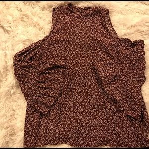 Cold shoulder high knock top